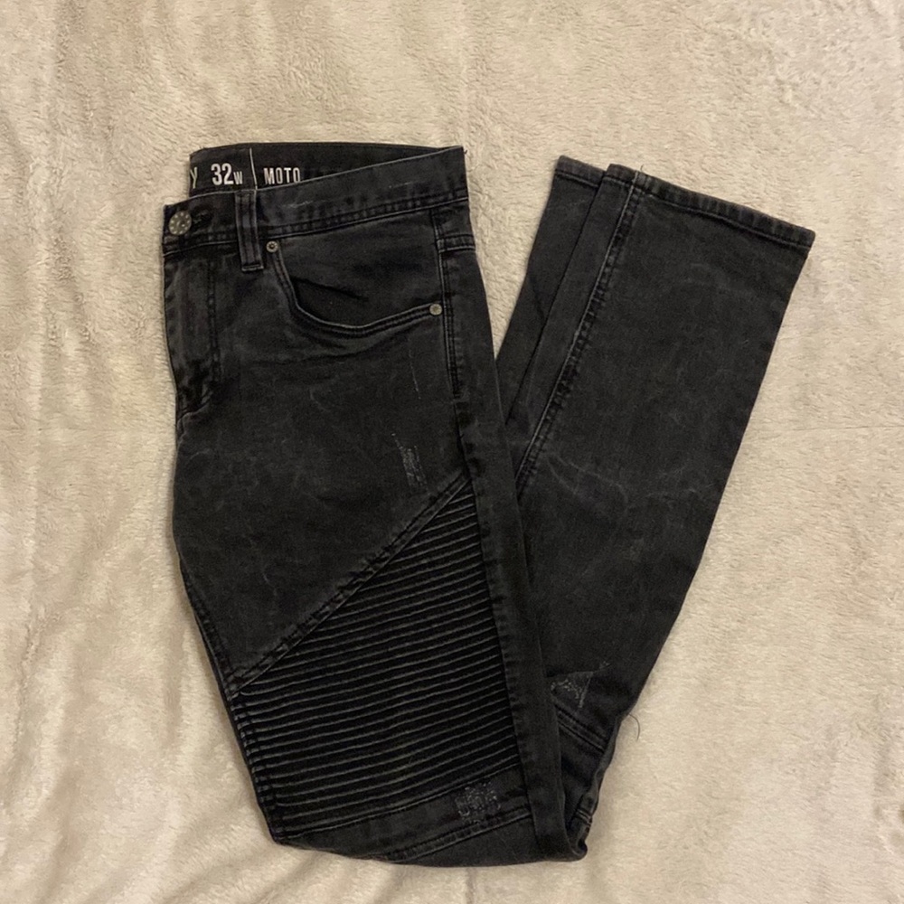 Ninth Hall men’s distressed black jeans 32W